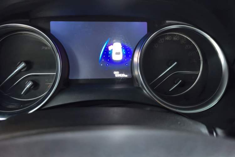 Used Toyota Camry 2018 Dual-Engine 2.5 HG Luxury Edition Odometer Close Up