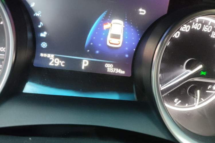 Used Toyota Camry 2018 2.5G Luxury Edition Odometer Close Up