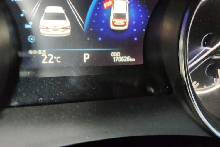Used Toyota Camry 2018 2.0G Luxury Edition Odometer Close Up