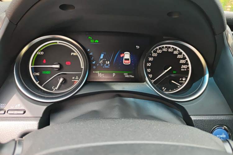 Used Toyota Camry 2018 Dual-Engine 2.5 HG Luxury Edition Odometer Close Up