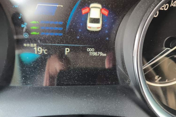 Used Toyota Camry 2018 Dual-Engine 2.5 HG Luxury Edition Odometer Close Up