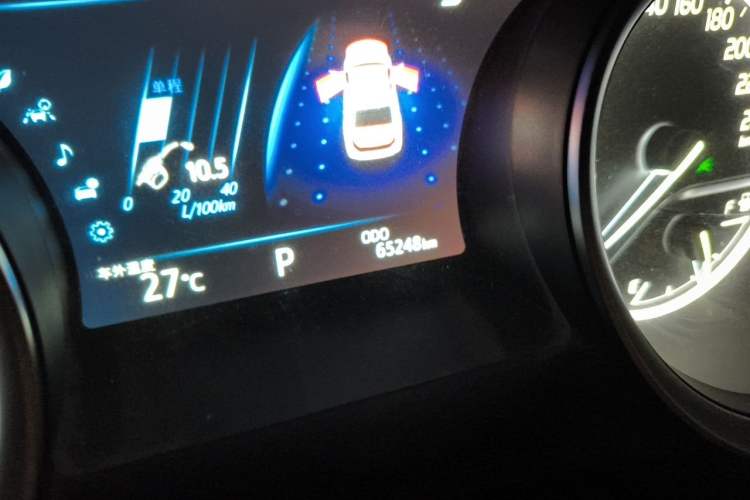 Used Toyota Camry 2018 2.5G Luxury Edition Odometer Close Up