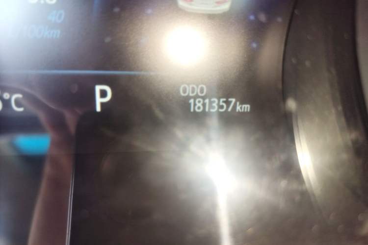 Used Toyota Camry 2018 2.5G Luxury Edition Odometer Close Up