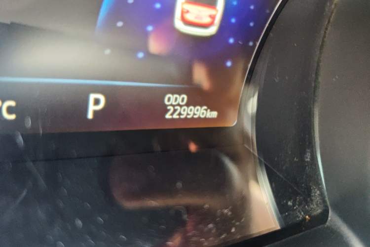 Used Toyota Camry 2018 2.0G Luxury Edition Odometer Close Up