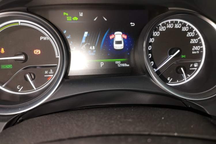 Used Toyota Camry 2018 Dual-Engine 2.5 HG Luxury Edition Odometer Close Up