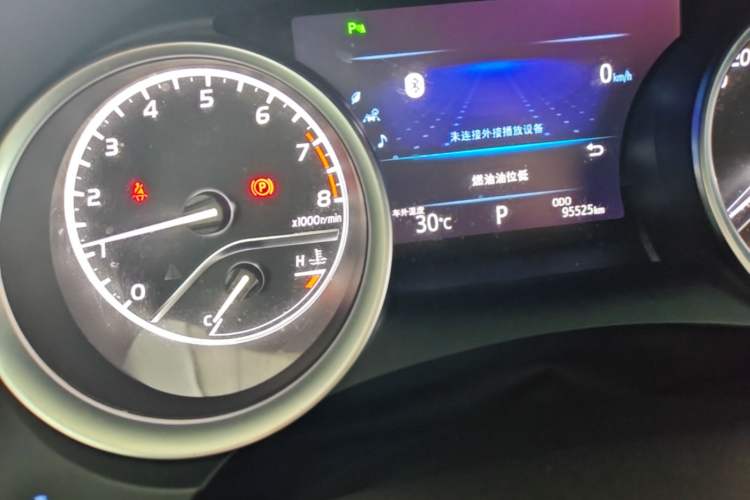 Used Toyota Camry 2018 2.0G Luxury Edition Odometer Close Up
