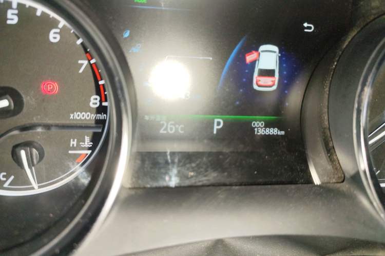 Used Toyota Camry 2018 2.5G Luxury Edition Odometer Close Up