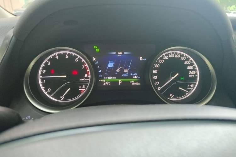 Used Toyota Camry 2018 2.5G Luxury Edition Odometer Close Up