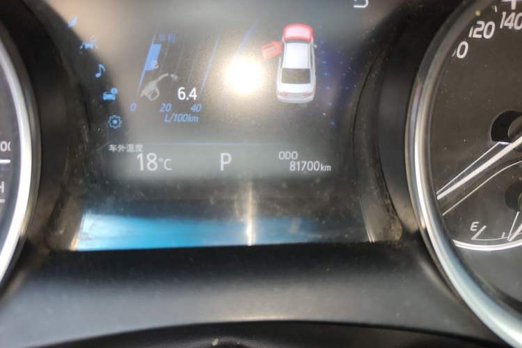 Used Toyota Camry 2018 2.5G Luxury Edition Odometer Close Up