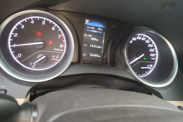 Used Toyota Camry 2018 2.0E Elite Edition Odometer Close Up