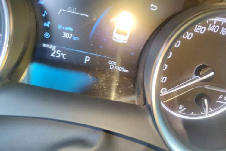 Used Toyota Camry 2018 2.0G Luxury Edition Odometer Close Up