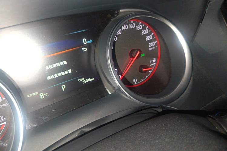 Used Toyota Camry 2018 2.5S Fēngshàng Edition Odometer Close Up