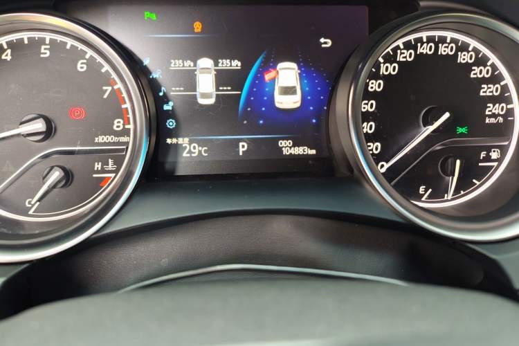 Used Toyota Camry 2018 2.5G Luxury Edition Odometer Close Up