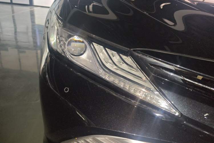 Used Toyota Camry 2018 2.5G Luxury Edition Right Front Headlight