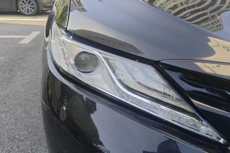 Used Toyota Camry 2018 2.0G Luxury Edition Right Front Headlight