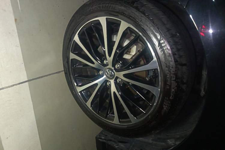 Used Toyota Camry 2018 2.5S Fēngshàng Edition Right Front Wheel Hub