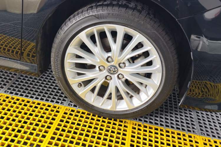 Used Toyota Camry 2018 2.5G Luxury Edition Right Front Wheel Hub