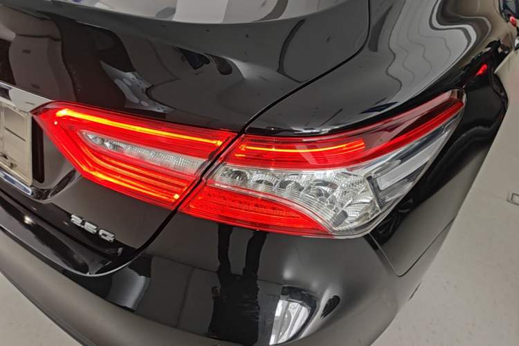 Used Toyota Camry 2018 2.5G Luxury Edition Right Rear Taillight