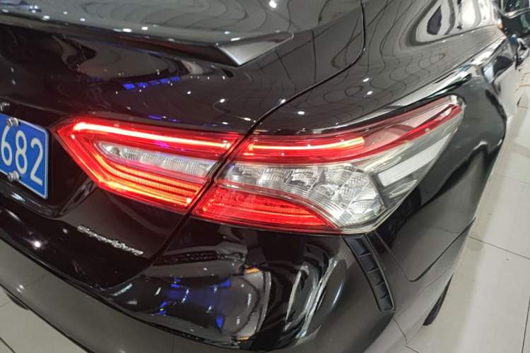 Used Toyota Camry 2018 2.0S FENGSHANG Edition Right Rear Taillight