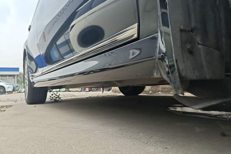 Used Toyota Camry 2018 Dual-Engine 2.5 HG Luxury Edition Right Side Sill