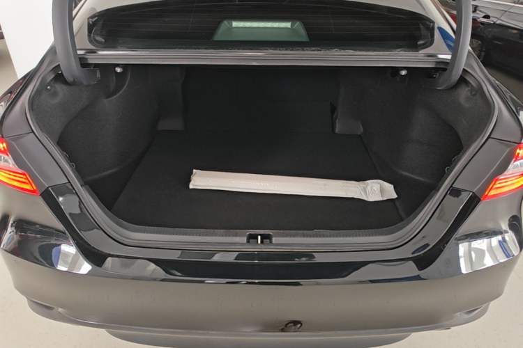 Used Toyota Camry 2018 2.5G Luxury Edition Trunk