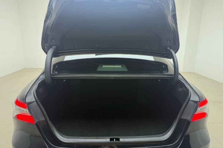 Used Toyota Camry 2018 2.0G Luxury Edition Trunk