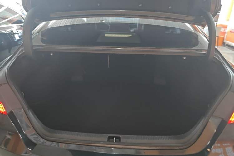Used Toyota Camry 2018 2.0G Luxury Edition Trunk