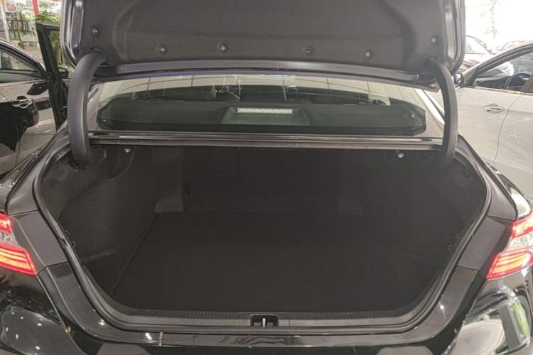 Used Toyota Camry 2018 2.0S FENGSHANG Edition Trunk