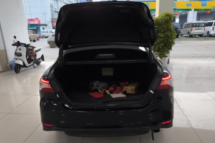 Used Toyota Camry 2018 2.0E Elite Edition Trunk