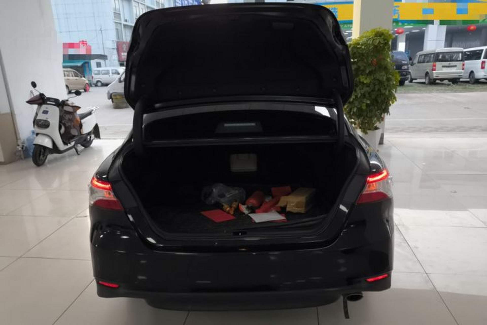 Used Toyota Camry 2018 2.0E Elite Edition Trunk