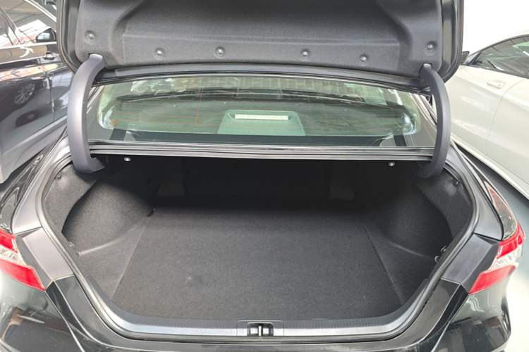 Used Toyota Camry 2018 2.0G Luxury Edition Trunk