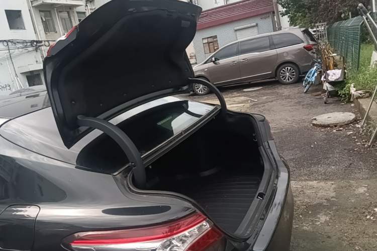 Used Toyota Camry 2018 2.5G Luxury Edition Trunk