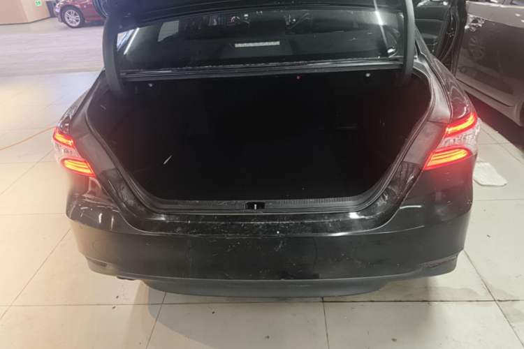 Used Toyota Camry 2018 2.0G Luxury Edition Trunk