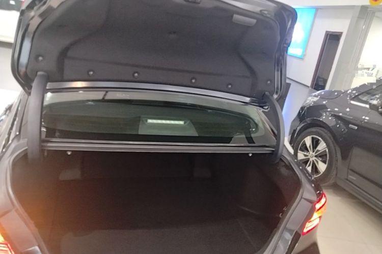 Used Toyota Camry 2018 2.5G Luxury Edition Trunk