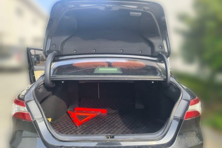 Used Toyota Camry 2018 2.0G Luxury Edition Trunk