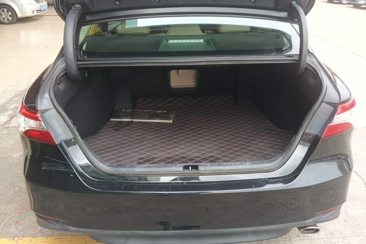 Used Toyota Camry 2018 2.0E Elite Edition Trunk