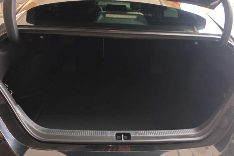 Used Toyota Camry 2018 2.5G Luxury Edition Trunk