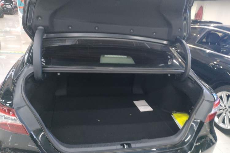 Used Toyota Camry 2018 2.5G Luxury Edition Trunk