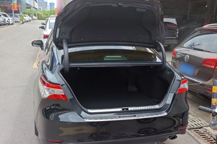 Used Toyota Camry 2018 2.0G Luxury Edition Trunk
