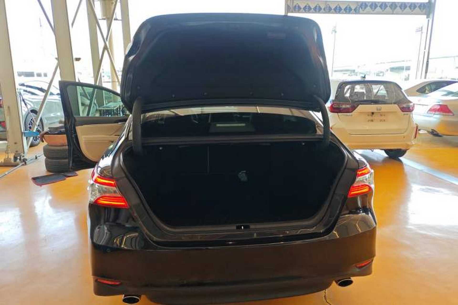 Used Toyota Camry 2018 2.5G Luxury Edition Trunk