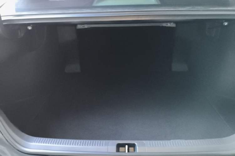 Used Toyota Camry 2018 2.0G Luxury Edition Trunk