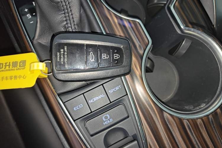 Used Toyota Camry 2018 2.5G Luxury Edition Vehicle Key
