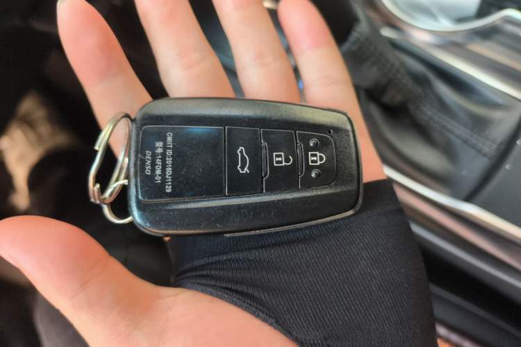 Used Toyota Camry 2018 2.0G Luxury Edition Vehicle Key