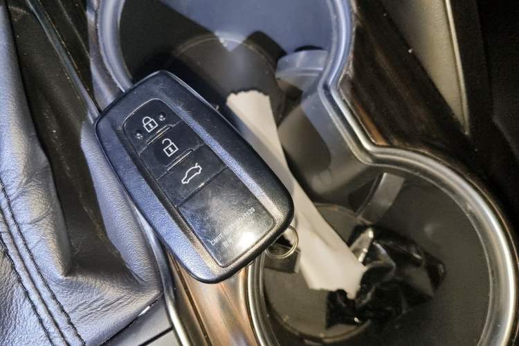 Used Toyota Camry 2018 2.5G Luxury Edition Vehicle Key