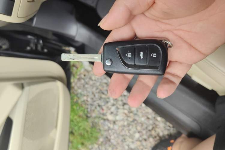 Used Toyota Camry 2018 2.0E Elite Edition Vehicle Key