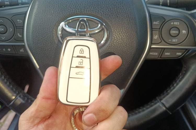 Used Toyota Camry 2018 2.5G Luxury Edition Vehicle Key