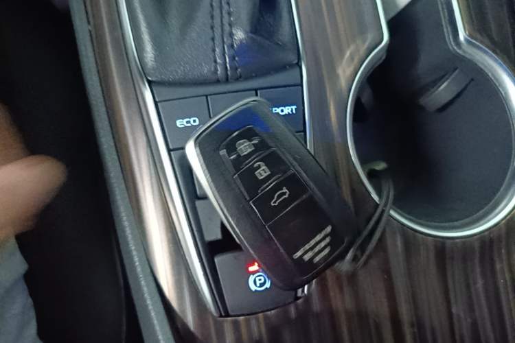 Used Toyota Camry 2018 2.5G Luxury Edition Vehicle Key