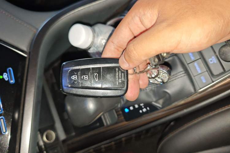 Used Toyota Camry 2018 2.5G Luxury Edition Vehicle Key