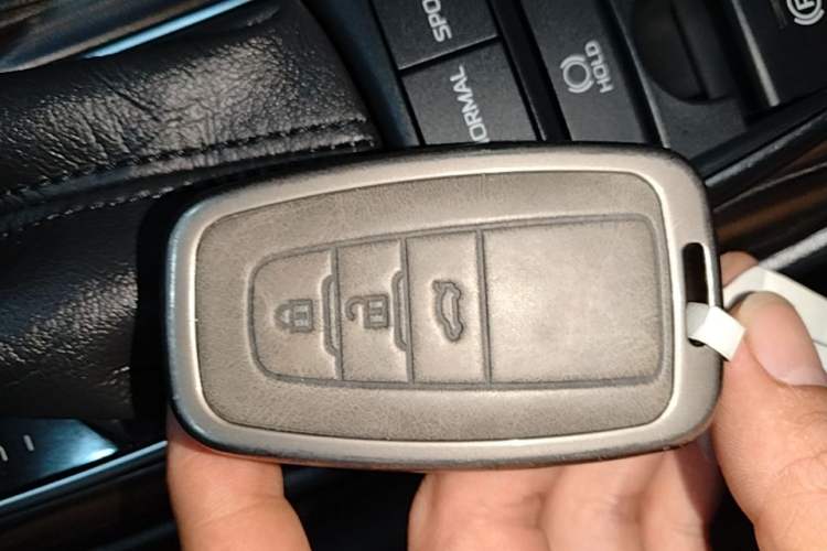 Used Toyota Camry 2018 2.5G Luxury Edition Vehicle Key