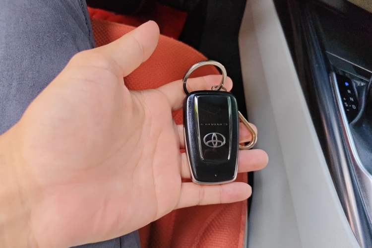 Used Toyota Camry 2018 2.5G Luxury Edition Vehicle Key